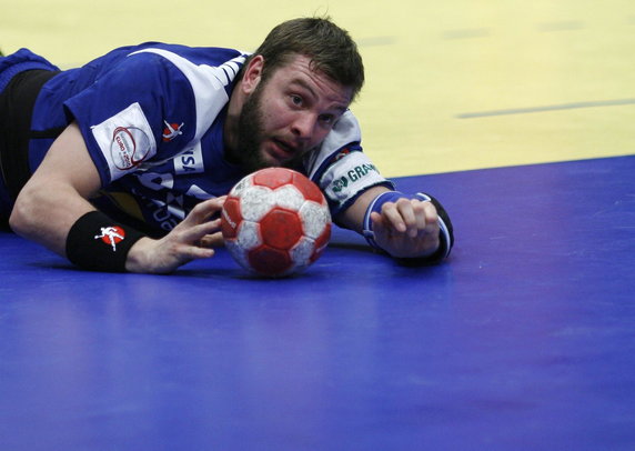 2010-01-25T154649Z_01_NSO08_RTRIDSP_3_HANDBALL-AUSTRIA.jpg