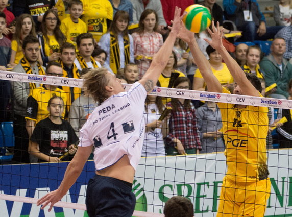 BEŁCHAÓW LM SIATKARZY PGE SKRA HYPO TIROL INNSBRUCK (Nicolas Uriarte Janis Peda )