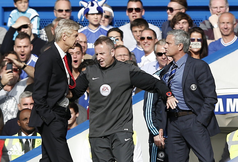 W październiku 2014 przepychankę między Wengerem a Mourinho musiał rozdzielać sędzia techniczny