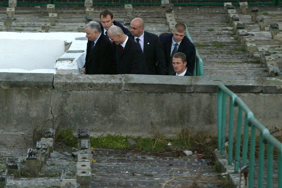 Jarosław Kaczyński oraz Tomasz Lipiec podczas wizyty na Stadionie Dziesięciolecia