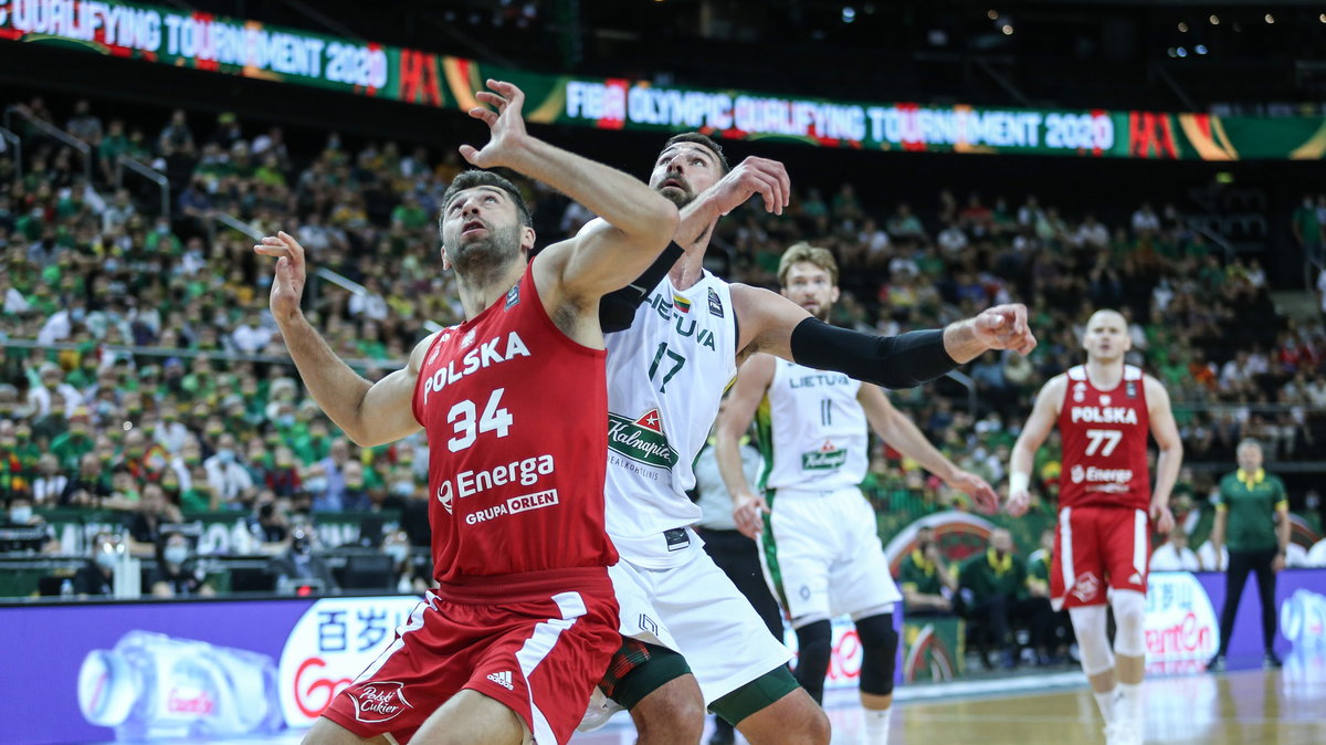 Adam Hrycaniuk, Jonas Valanciunas