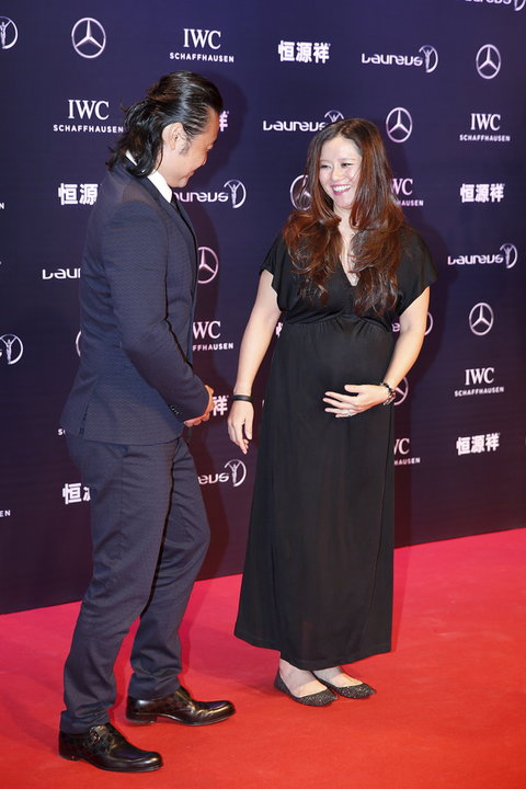 Former tennis player Li Na poses with her husband Jiang Shan on the red carpet as they arrive for the Laureus World Sports Awards in Shanghai