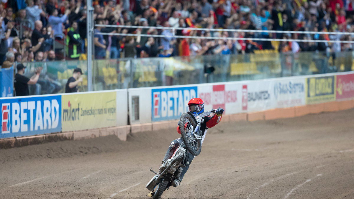 2019.05.19 Wroclaw Zuzel PGE Ekstraliga 2019Betard Sparta Wroclaw - Get Well Torun N/z Maksym Drabik kibice swieca Foto Marcin Karczewski / PressFocus 2019.05.19 Speedway PGE Ekstraliga 2019Betard Sparta Wroclaw - Get Well Torun N/z Maksym Drabik kibice swieca Foto Marcin Karczewski / PressFocus