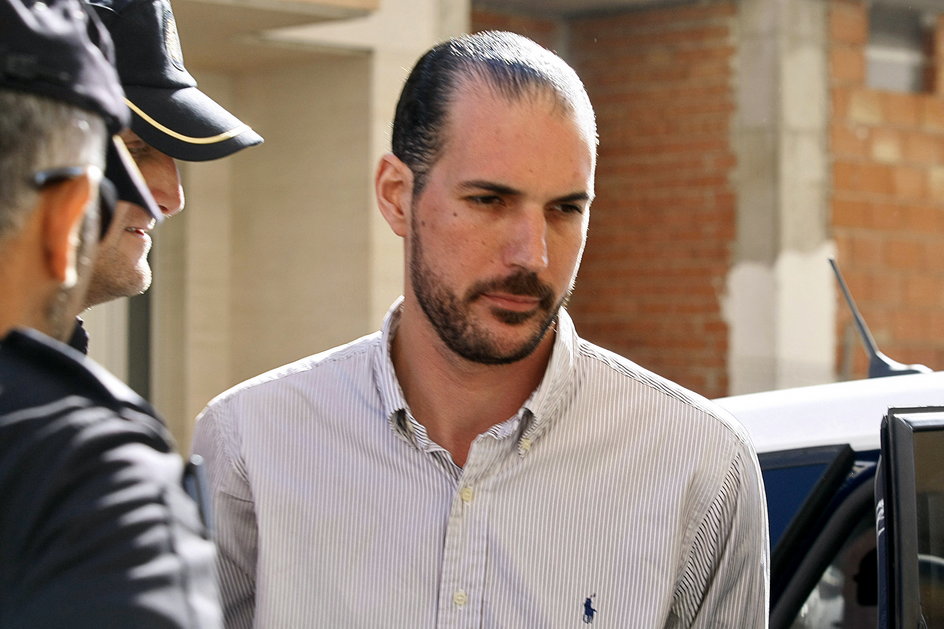 Juan Cuenca Lorente doprowadzany na przesłuchanie