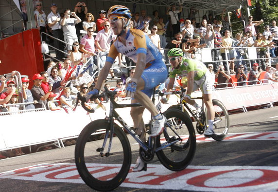 2010-09-19T170847Z_01_MVI12_RTRIDSP_3_CYCLING-VUELTA.jpg