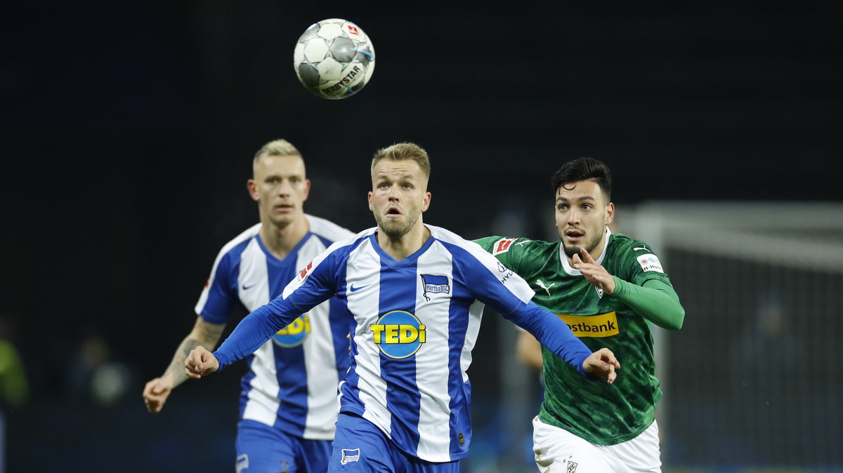 Pascal Köpke (Hertha Berlin) i Ramy Bensebaini (Borussia Mönchengladbach)