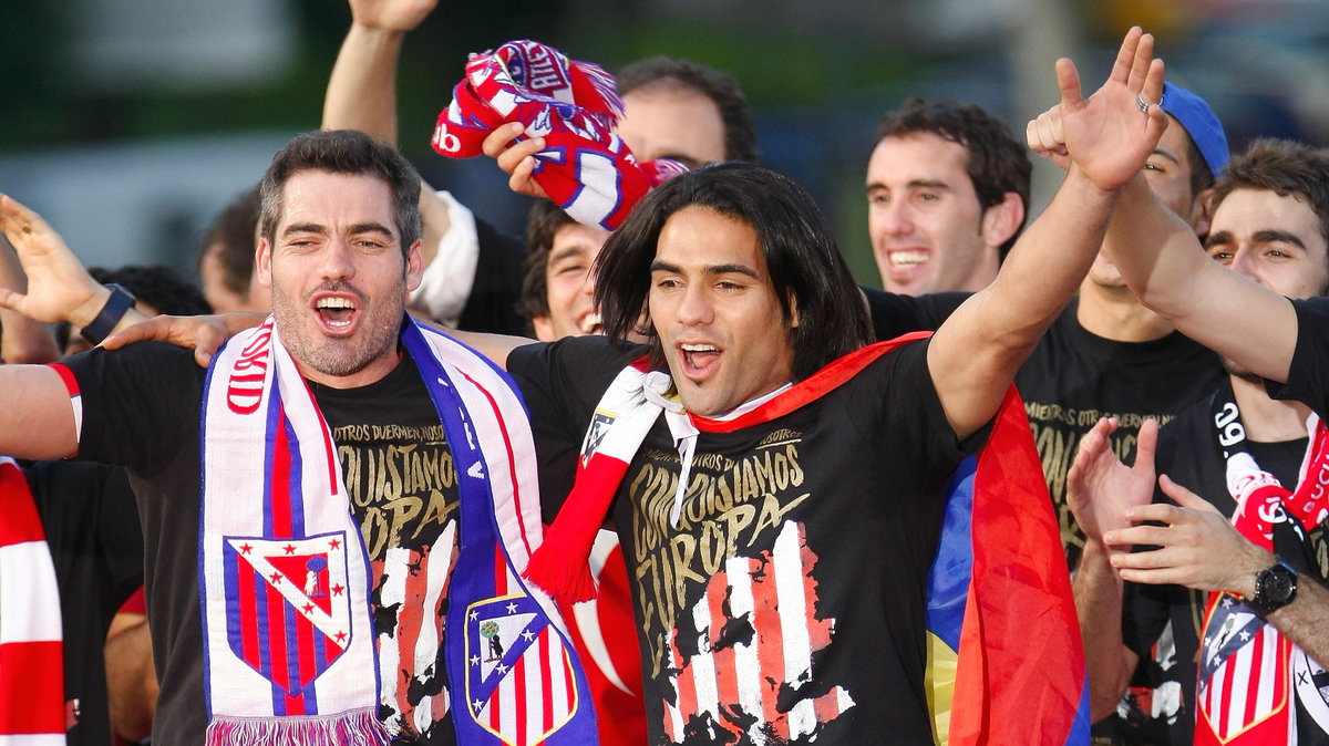 Antonio Lopez i Radamel Falcao z Atletico Madryt świętują triumf w Lidze Europy w 2012 roku