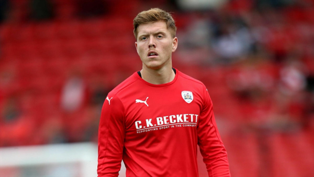 Alfie Mawson blisko Swansea City