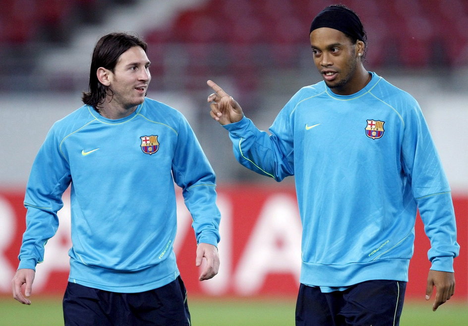Ronaldinho (z prawej) i Lionel Messi