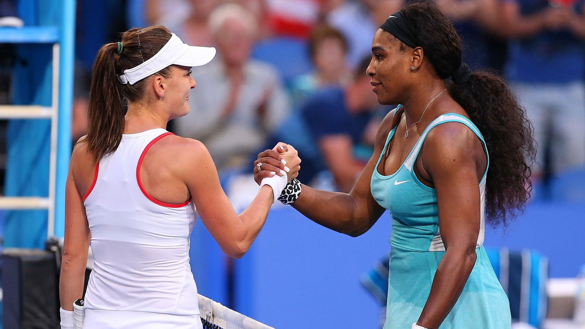 Agnieszka Radwańska (L) i Serena Williams