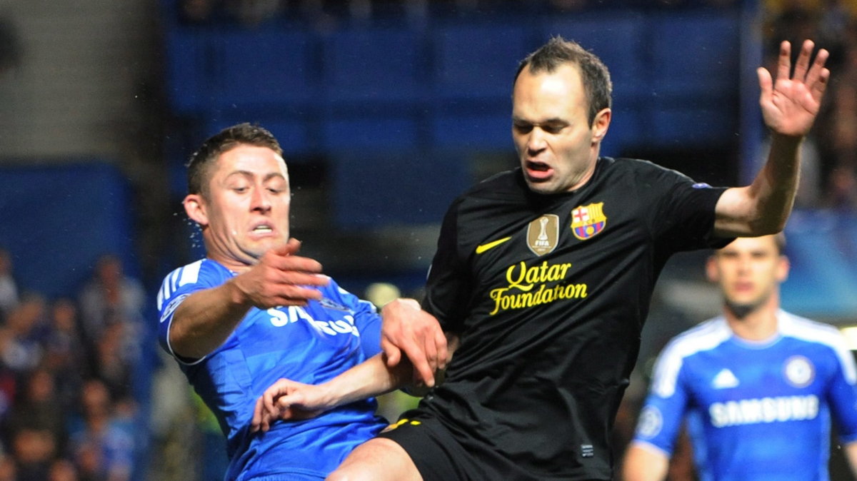 Gary Cahill i Andres Iniesta (P)