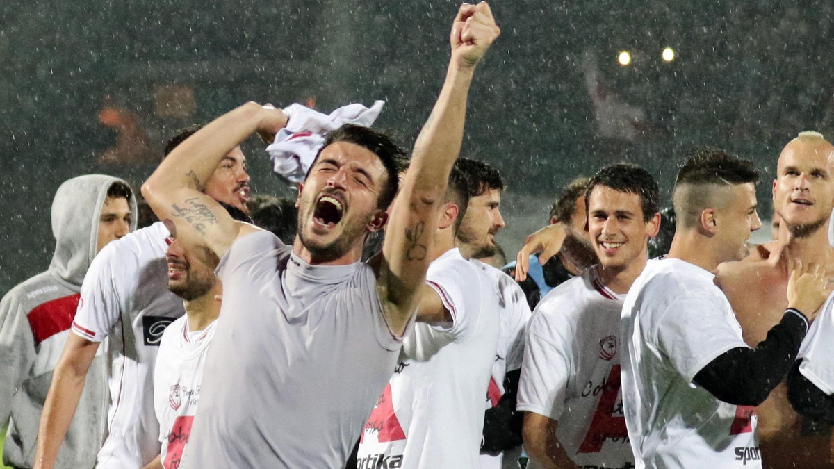 Radość piłkarzy Carpi po awansie do Serie A