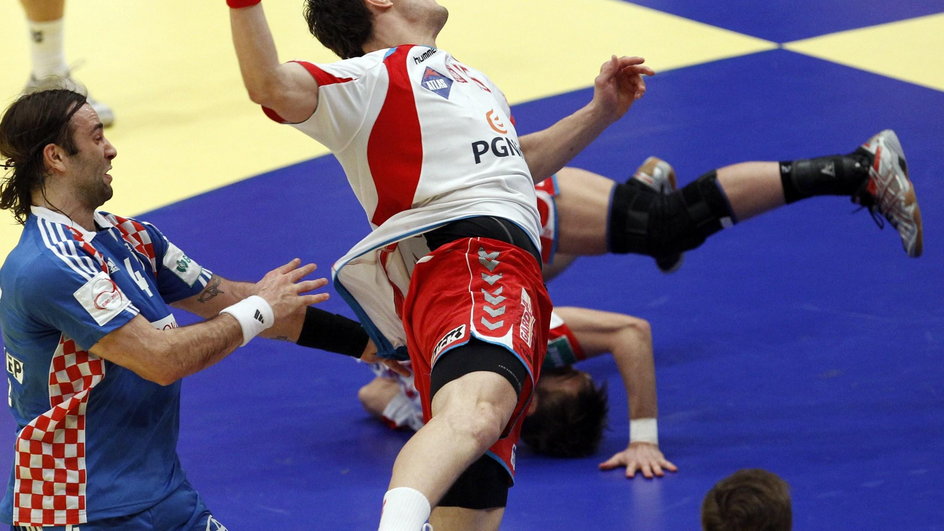 2010-01-30T161237Z_01_POP10_RTRIDSP_3_HANDBALL-EUROPEAN.jpg