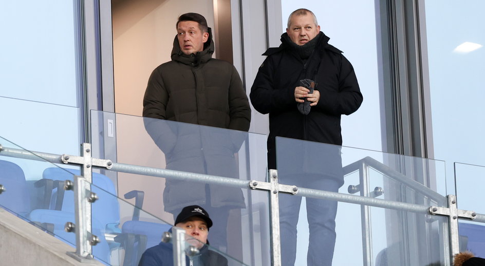 Prezes Wisły Płock Piotr Sadczuk (z prawej) i dyrektor sportowy klubu Dariusz Sztylka