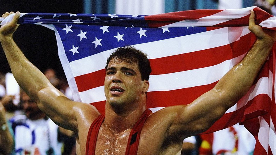 W finale Kurt Angle mimo kontuzji szyi pokonał faworyzowanego  Abbasa Dżadidima i zdobył olimpijskie złoto