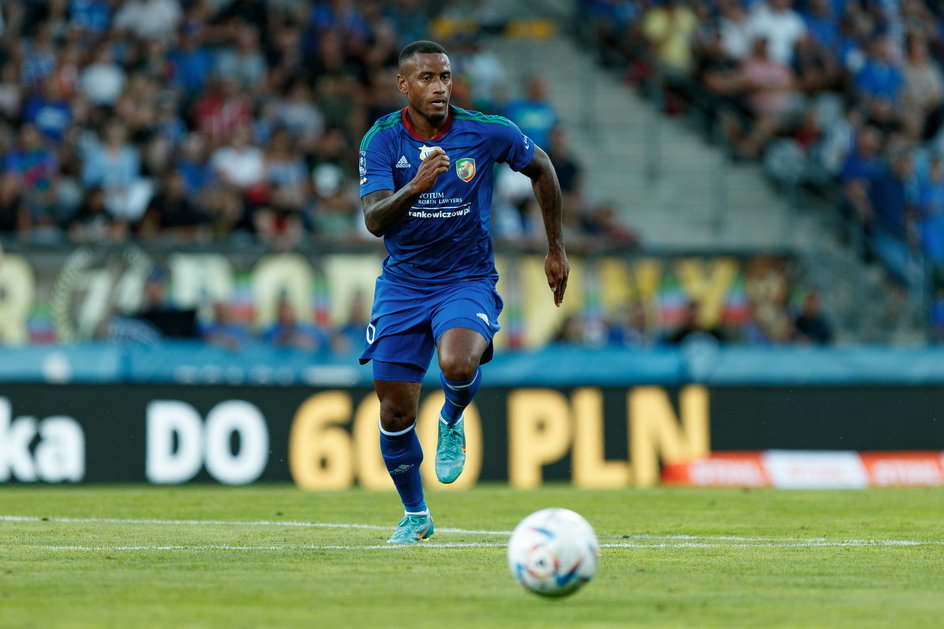 Luciano Narsingh w meczu Miedzi z Wartą Poznań.