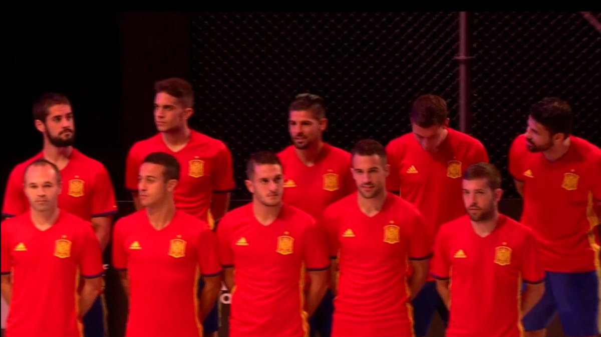 Hiszpania w stylu retro. Oto stroje na Euro 2016!