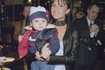 Brooklyn Beckham z mamą Victorią w 1999 roku