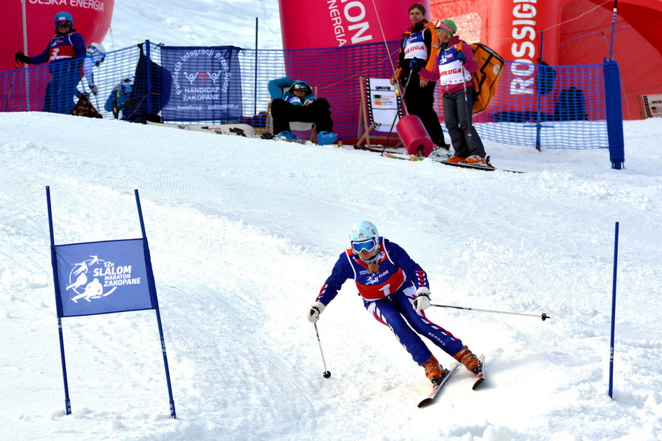 Przejazd Małgorzaty Tlałki-Długosz podczas próby ustanowienia rekordu Guinnessa w jeździe na nartach non stop przez 12 godzin