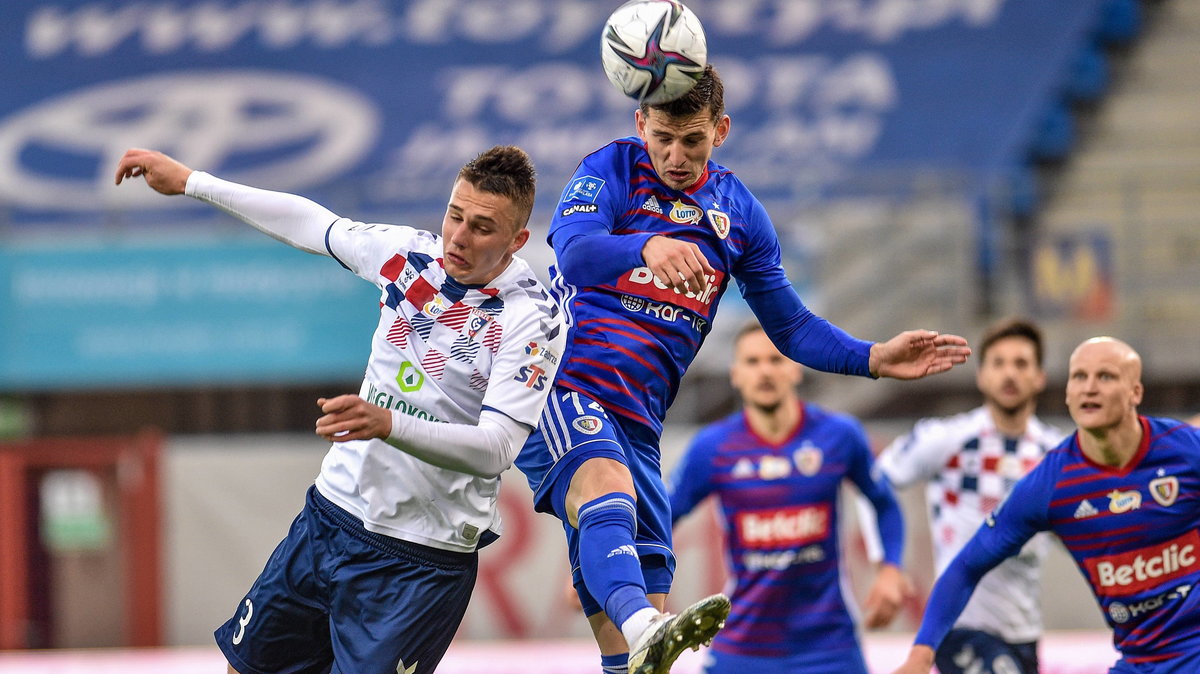 Krzysztof Kubica (Górnik Zabrze) i Jakub Holubek (Piast Gliwice)