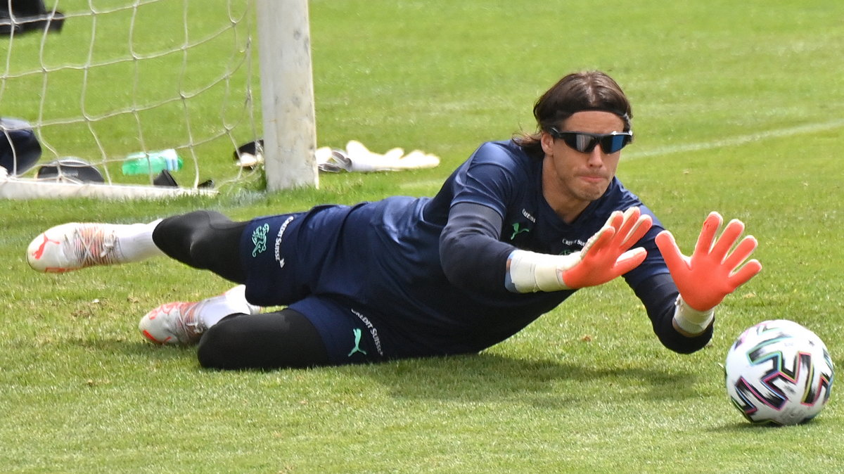 Yann Sommer w trakcie treningu przed starciem z Francją