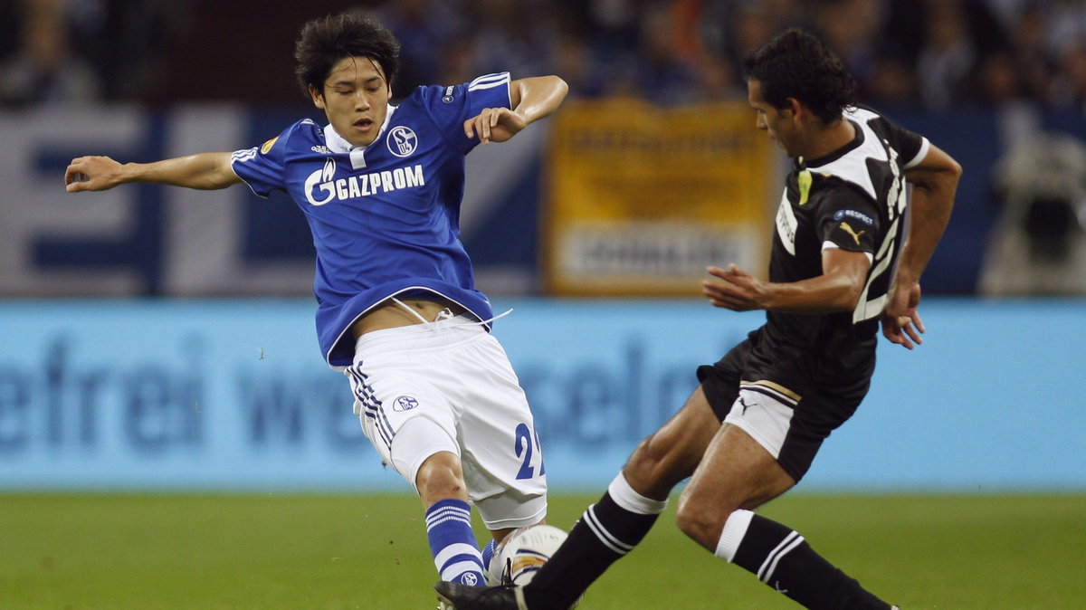 Atsuto Uchida (L)