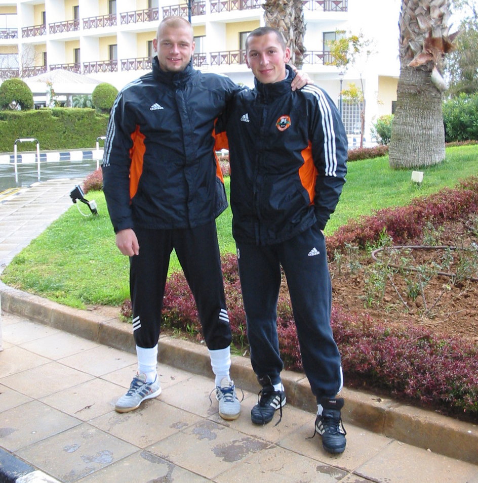 Wojciech Kowalewski i Mariusz Lewandowski w barwach Szachtara (2003 r.).
