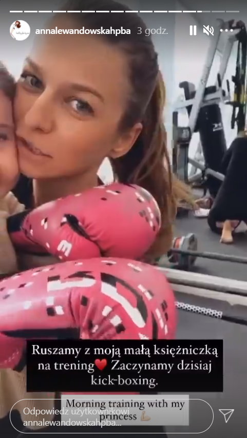 Anna Lewandowska trenuje z córką kickboxing