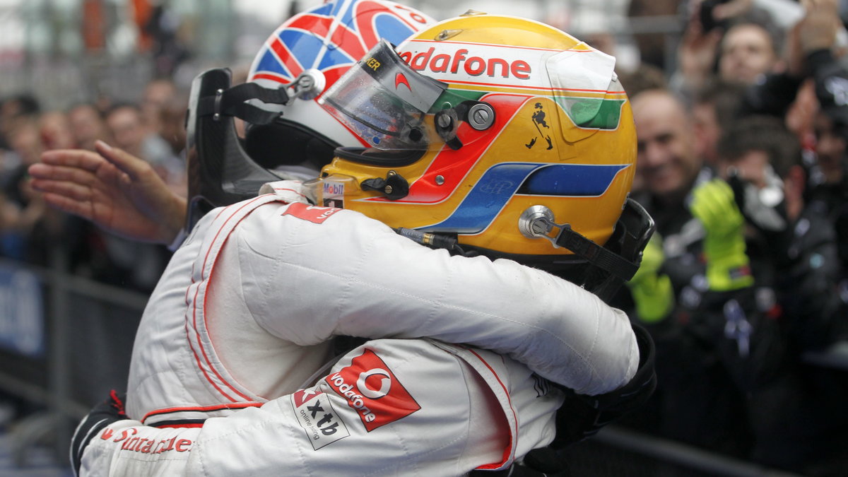 Jenson Button (po lewej) i Lewis Hamilton