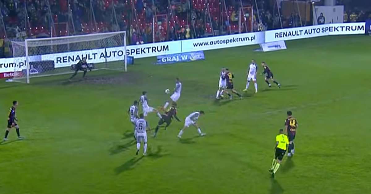 Wspaniały strzał Greka rozstrzygnął szalony mecz [SKRÓT]