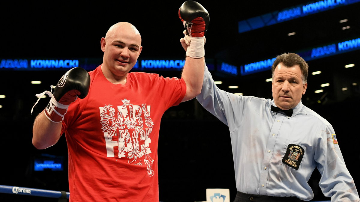 Adam Kownacki (L)