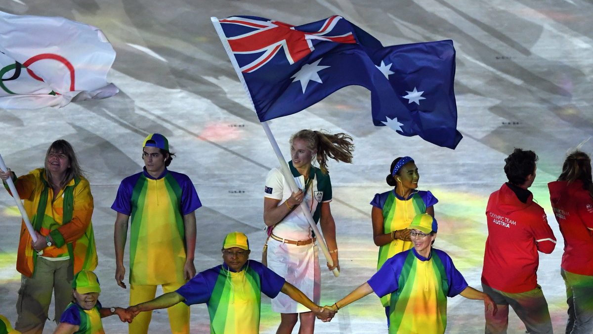 Flaga Australii w czasie ceremonii zamknięcia igrzysk olimpijskich