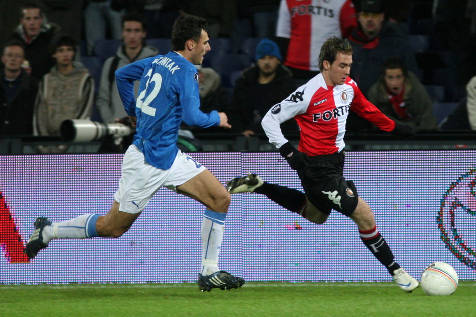 Michał Janota (z prawej) w meczu Feyenoordu Rotterdam z Lechem Poznań Obok Grzegorz Wojtkowiak (2008 r.)