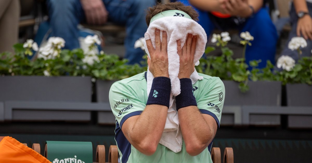 Hubert Hurkacz traci groźnego rywala! Nie zagra na Wimbledonie