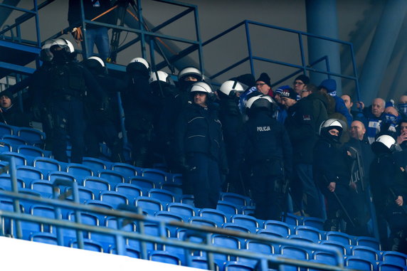 20223373 - PIŁKA NOŻNA EKSTRAKLASA LECH POZNAŃ LECHIA GDAŃSK (Policja na trybunach stadionu Lecha Poznań)