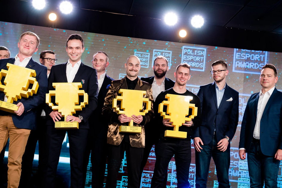 Jakub Paluch i laureaci Polish Esports Awards