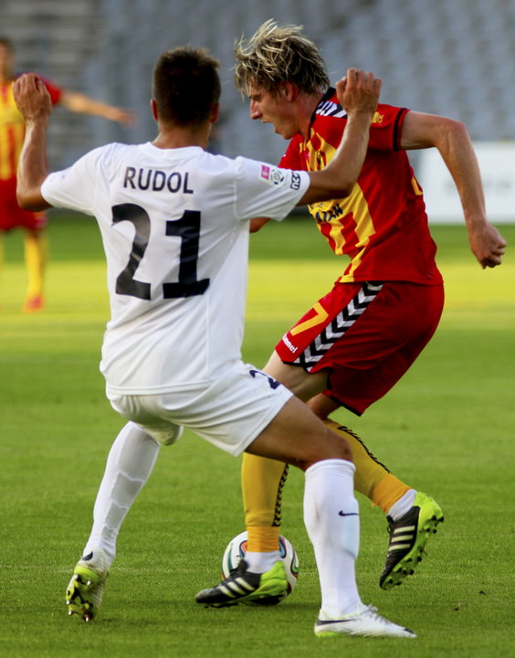 PIŁKARSKA EKSTRAKLASA KORONA KIELCE KONTRA POGOŃ (Jacek Kiełb Sebastian Rudol)