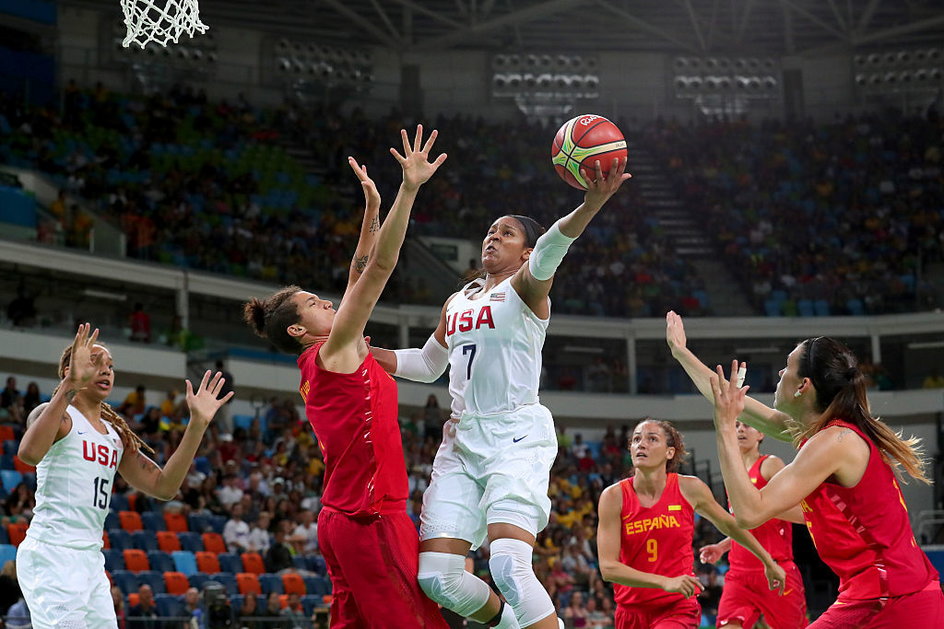 Maya Moore w akcji pod koszem na igrzyskach olimpijskich w Rio de Janeiro