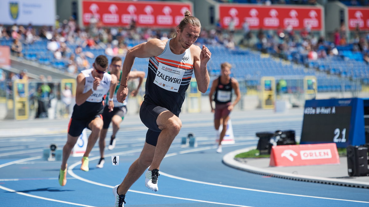 Karol Zalewski ma 3. wynik w historii polskiej lekkoatletyki na 400 m - 45.11. Szybsi byli Tomasz Czubak 44.62 i Robert Maćkowiak 44.84.