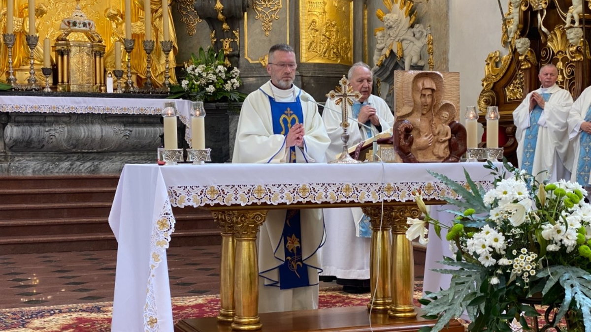 Matka Boska w rękawicach bokserskich  na Jasnej Górze