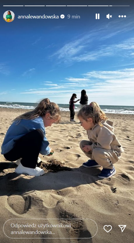 Córki Lewandowskich na plaży