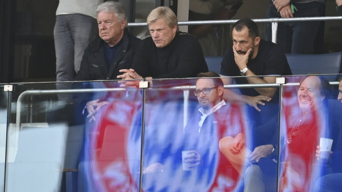 Oliver Kahn obserwuje mecz Bayernu Monachium