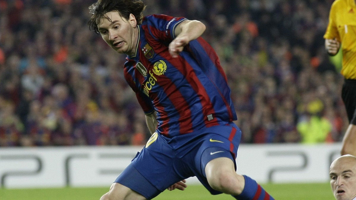 Lionel Messi (L)