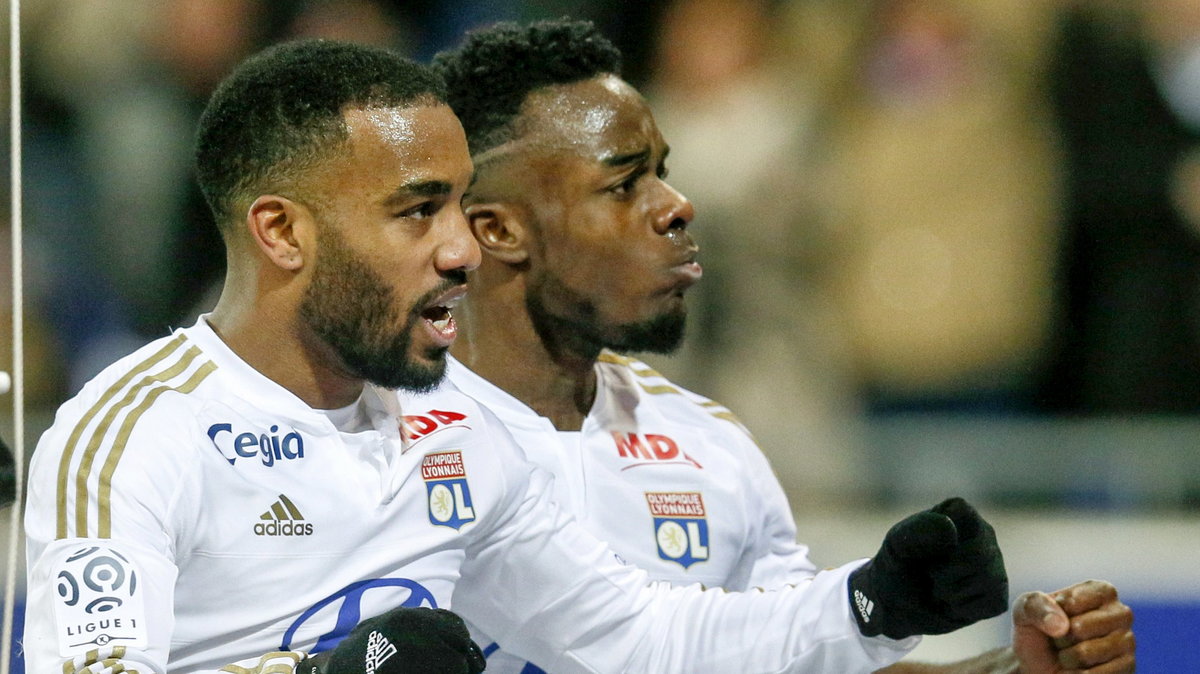 Alexandre Lacazette (L) i Maxwel Cornet