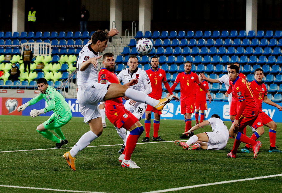 W pierwszym meczu el. MŚ 2022 Andora (czerwone stroje) przegrała u siebie 0:1 z Albanią. 