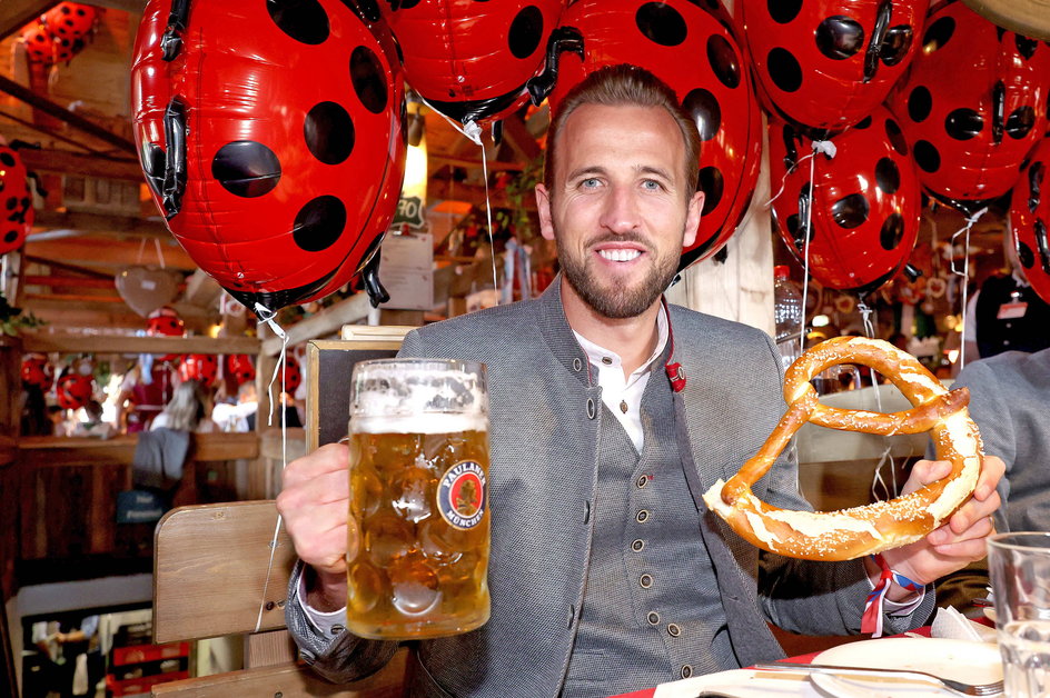 Harry Kane z piwem podczas Oktoberfest