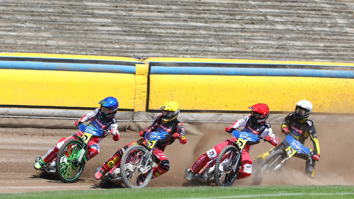 Mecz Polska - Reszta Świata. Patryk Dudek (niebieski) i Max Fricke (żółty)