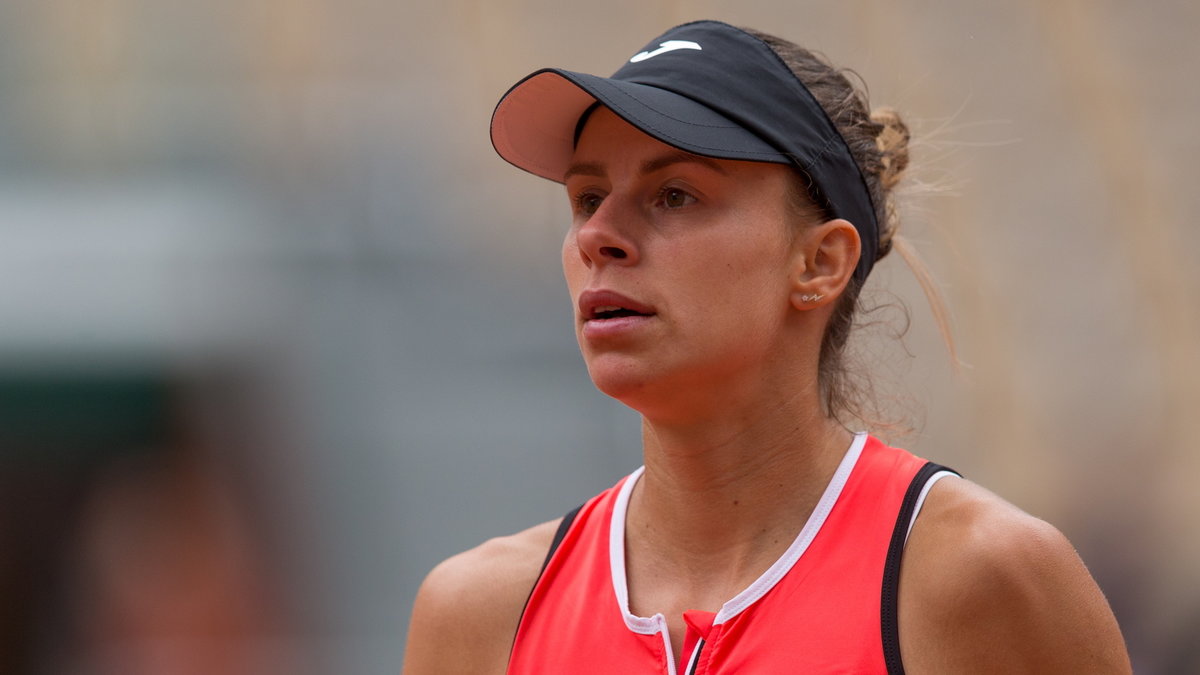 Magda Linette podczas meczu Rolanda Garrosa (22 maja 2022 r.)