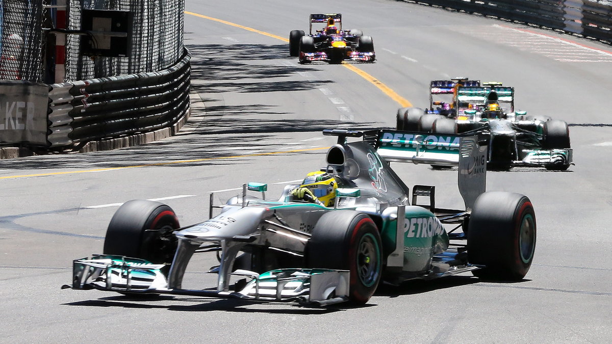 Nico Rosberg (front)