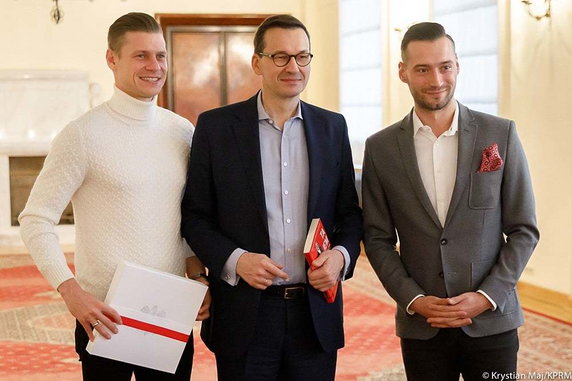 Łukasz Piszczek, Mateusz Morawiecki i dziennikarz Polsatu Sport Sebastian Staszewski (2)